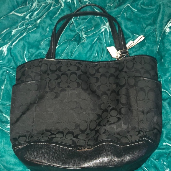 🇺🇸❤️Sale❤️🇺🇸. Large Coach Handbag - Picture 2 of 3